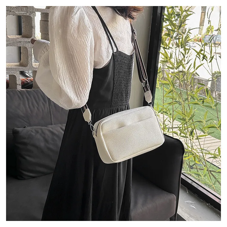 Trendy Women's Bag  Summer New Fashionable Simple Crossbody Bag Casual Stylish Shoulder Bag Small Square Bag Women's Bag display picture 10