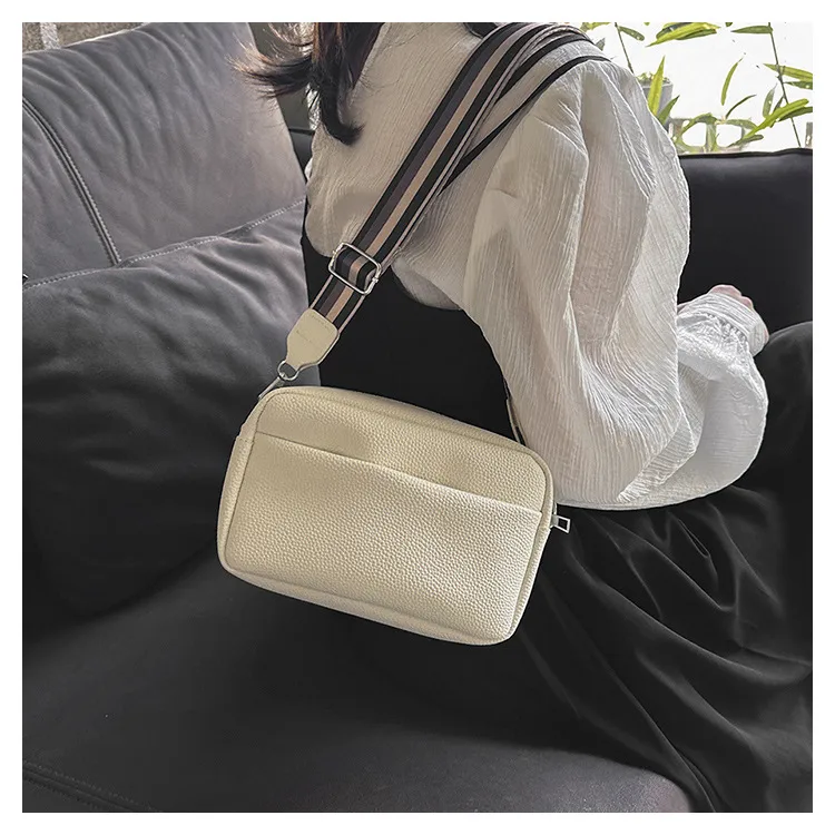 Trendy Women's Bag  Summer New Fashionable Simple Crossbody Bag Casual Stylish Shoulder Bag Small Square Bag Women's Bag display picture 11
