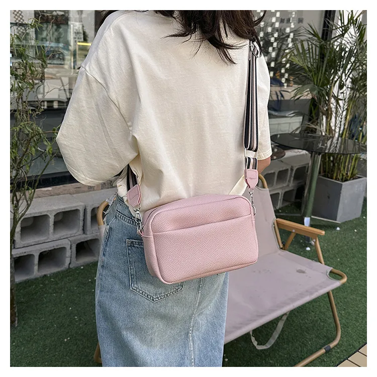 Trendy Women's Bag  Summer New Fashionable Simple Crossbody Bag Casual Stylish Shoulder Bag Small Square Bag Women's Bag display picture 14