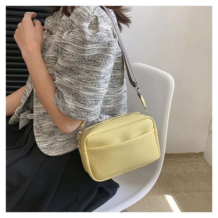 Trendy Women's Bag  Summer New Fashionable Simple Crossbody Bag Casual Stylish Shoulder Bag Small Square Bag Women's Bag display picture 15