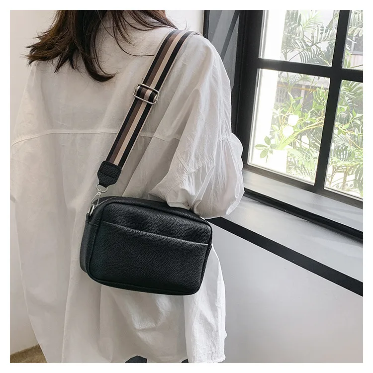 Trendy Women's Bag  Summer New Fashionable Simple Crossbody Bag Casual Stylish Shoulder Bag Small Square Bag Women's Bag display picture 19