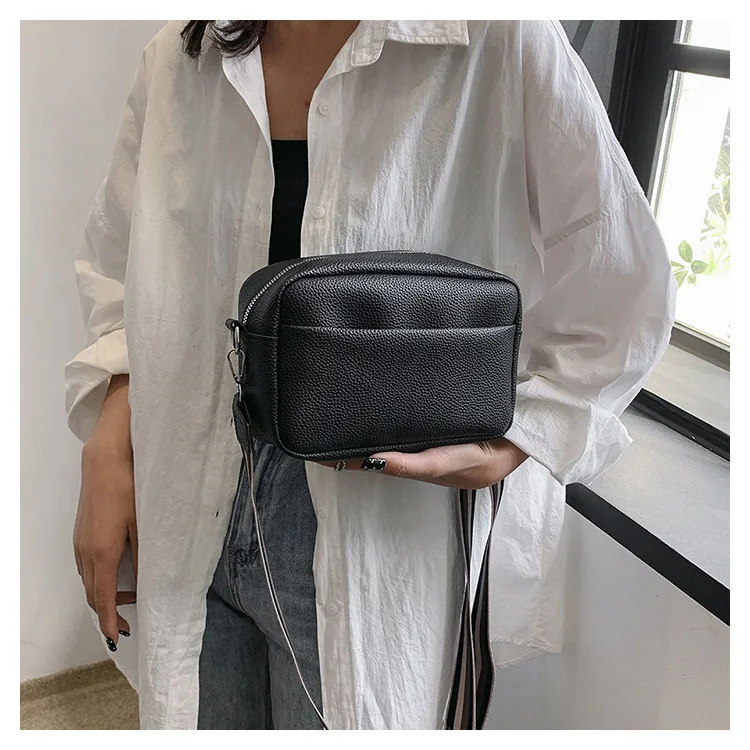 Trendy Women's Bag  Summer New Fashionable Simple Crossbody Bag Casual Stylish Shoulder Bag Small Square Bag Women's Bag display picture 20
