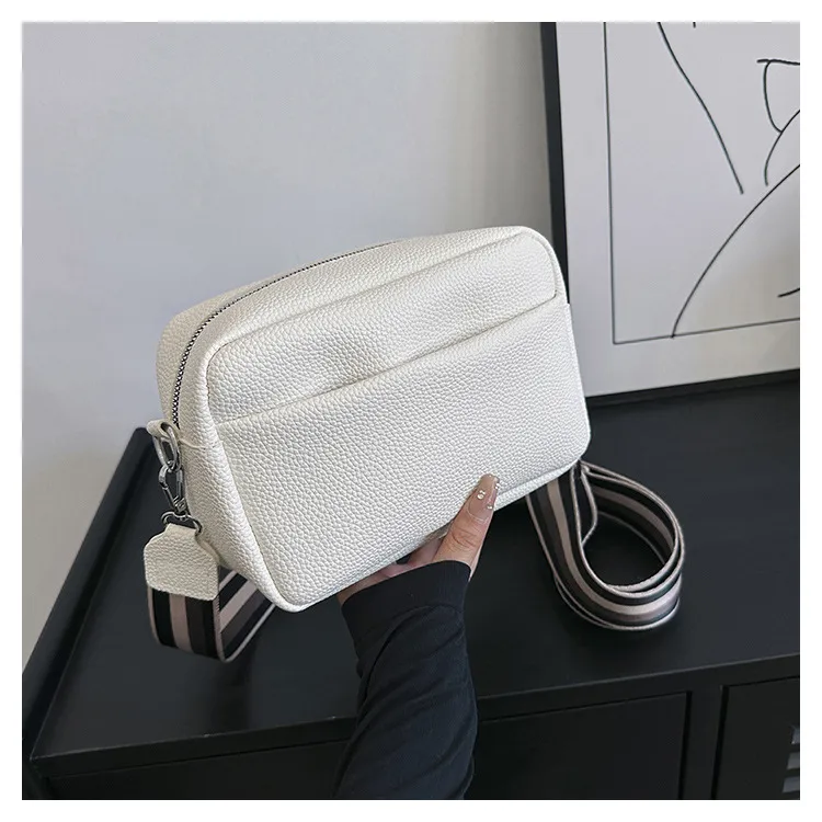 Trendy Women's Bag  Summer New Fashionable Simple Crossbody Bag Casual Stylish Shoulder Bag Small Square Bag Women's Bag display picture 23