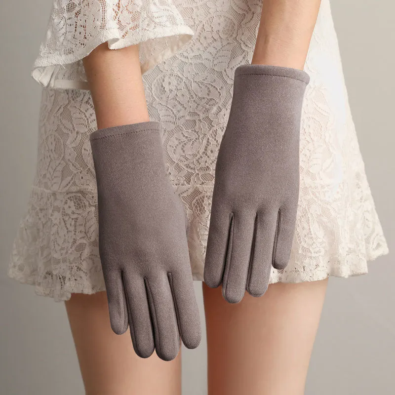 Beautiful Symbol   Classic Women's Non-inverted Velvet Four-button Velvet-lined Thickened Cycling Touch Screen Warm Gloves display picture 4