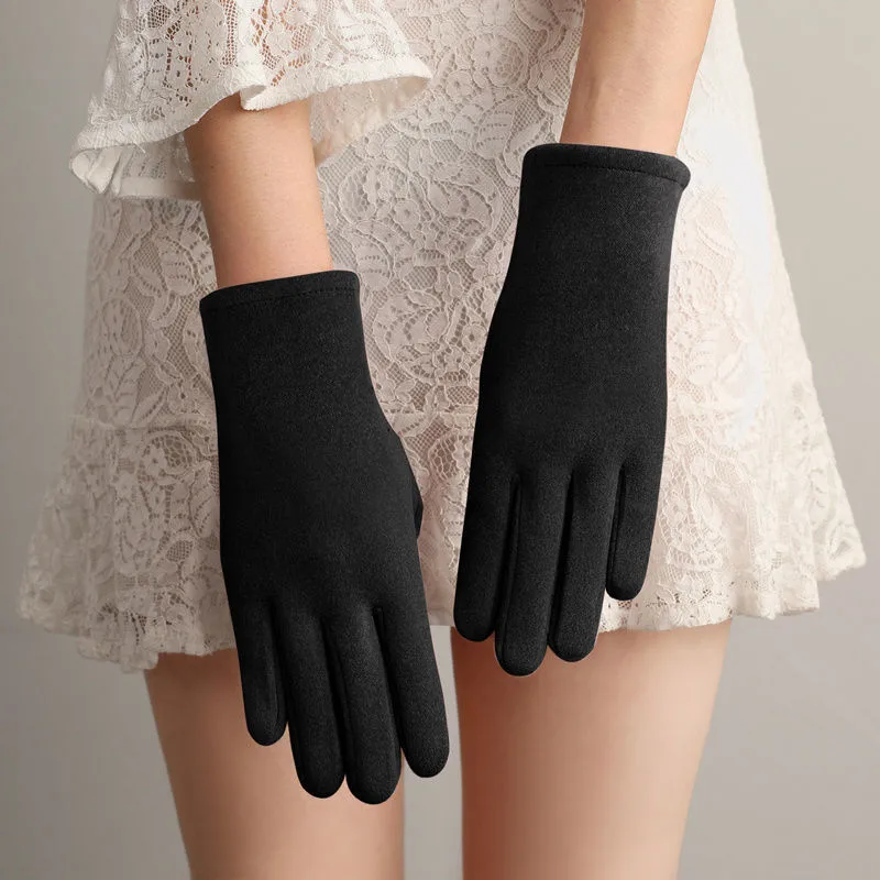 Beautiful Symbol   Classic Women's Non-inverted Velvet Four-button Velvet-lined Thickened Cycling Touch Screen Warm Gloves display picture 5