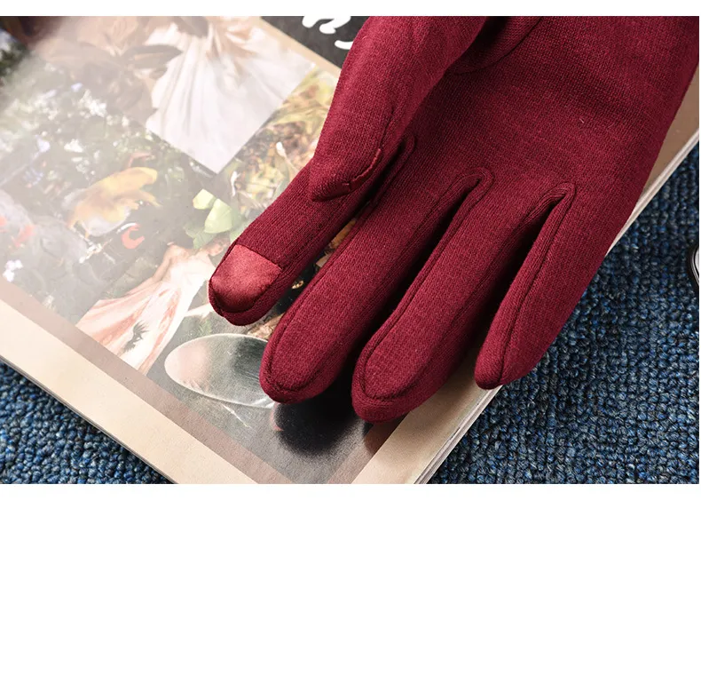 Beautiful Symbol   Classic Women's Non-inverted Velvet Four-button Velvet-lined Thickened Cycling Touch Screen Warm Gloves display picture 17