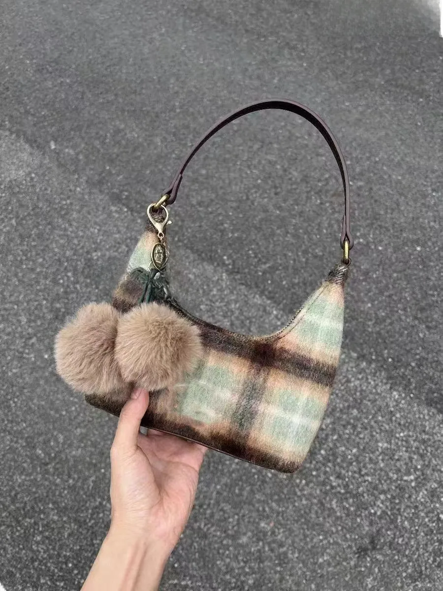 Wool Plaid Retro Niche Underarm Bag For Women  New Autumn And Winter Cherry High-grade Portable Shoulder Bag display picture 1