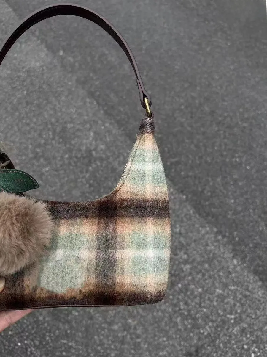 Wool Plaid Retro Niche Underarm Bag For Women  New Autumn And Winter Cherry High-grade Portable Shoulder Bag display picture 3