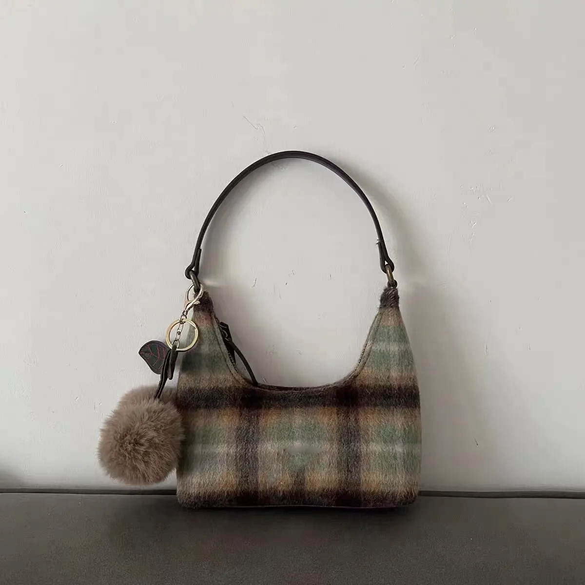Wool Plaid Retro Niche Underarm Bag For Women  New Autumn And Winter Cherry High-grade Portable Shoulder Bag display picture 4