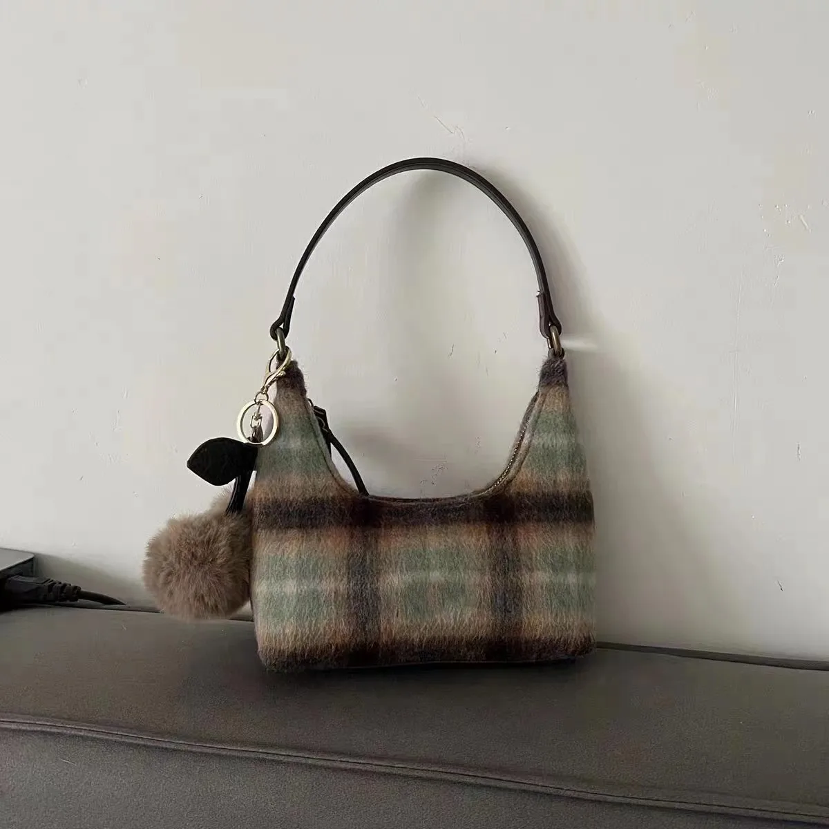 Wool Plaid Retro Niche Underarm Bag For Women  New Autumn And Winter Cherry High-grade Portable Shoulder Bag display picture 5