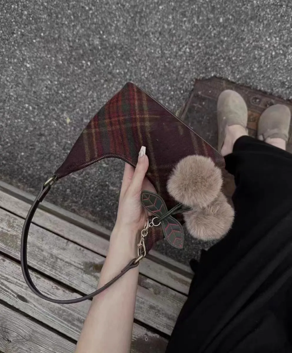 Wool Plaid Retro Niche Underarm Bag For Women  New Autumn And Winter Cherry High-grade Portable Shoulder Bag display picture 6