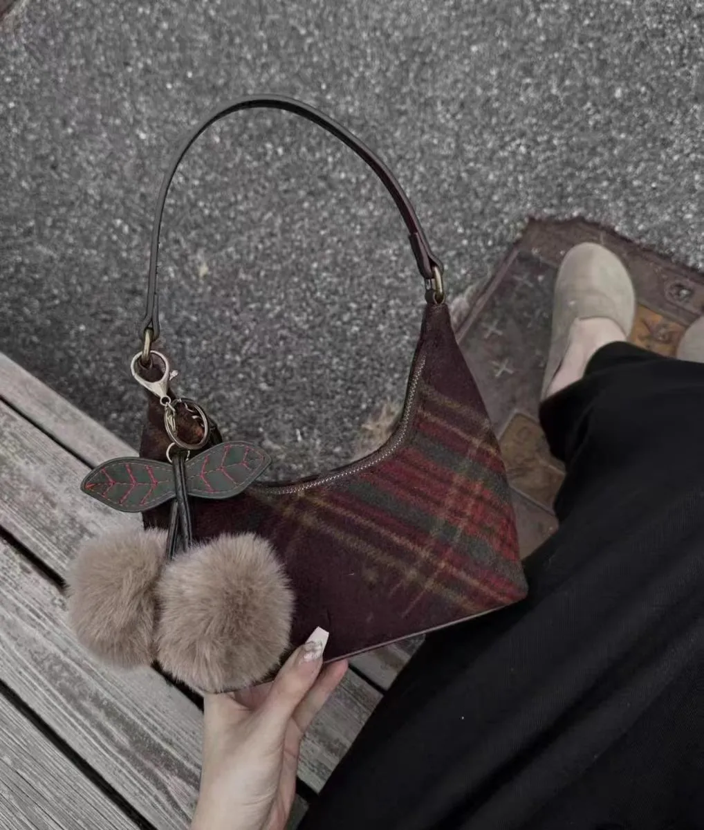 Wool Plaid Retro Niche Underarm Bag For Women  New Autumn And Winter Cherry High-grade Portable Shoulder Bag display picture 7