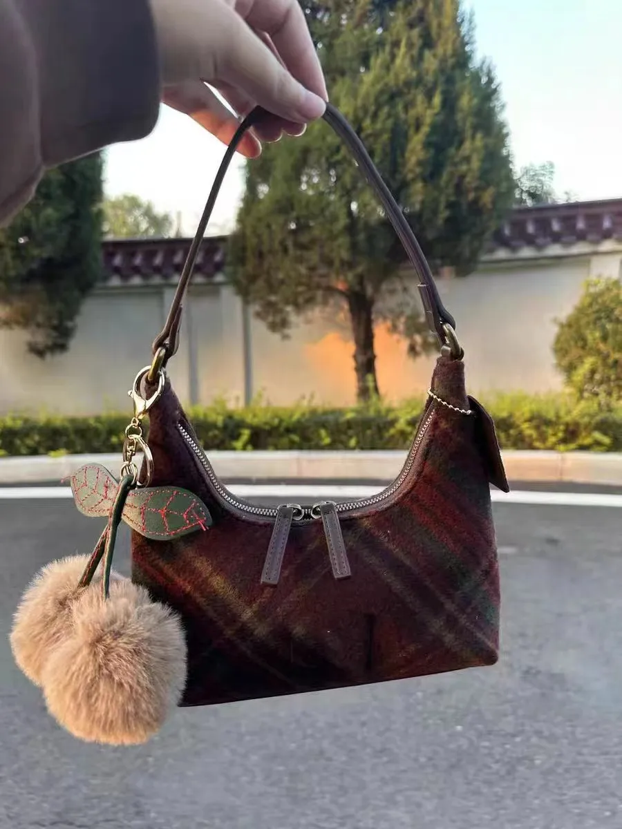 Wool Plaid Retro Niche Underarm Bag For Women  New Autumn And Winter Cherry High-grade Portable Shoulder Bag display picture 9
