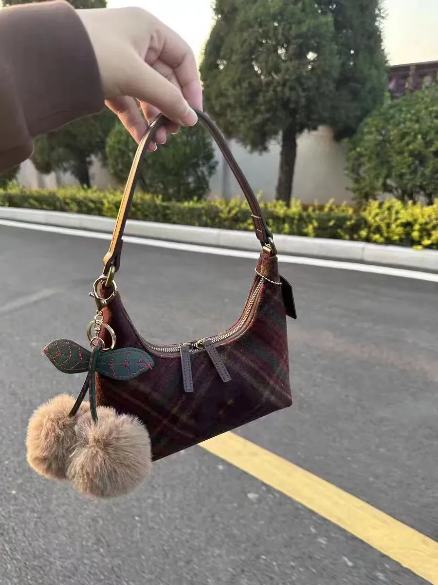 Wool Plaid Retro Niche Underarm Bag For Women  New Autumn And Winter Cherry High-grade Portable Shoulder Bag display picture 10