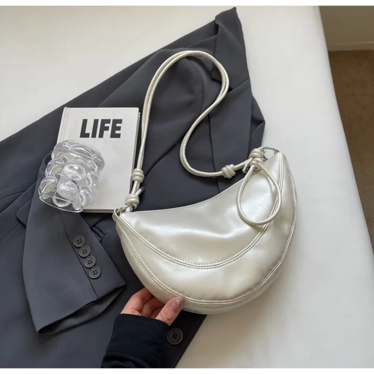 Niche Underarm Bag Women's Summer  New Fashion Saddle Bag Casual Denim Crossbody Bag display picture 6