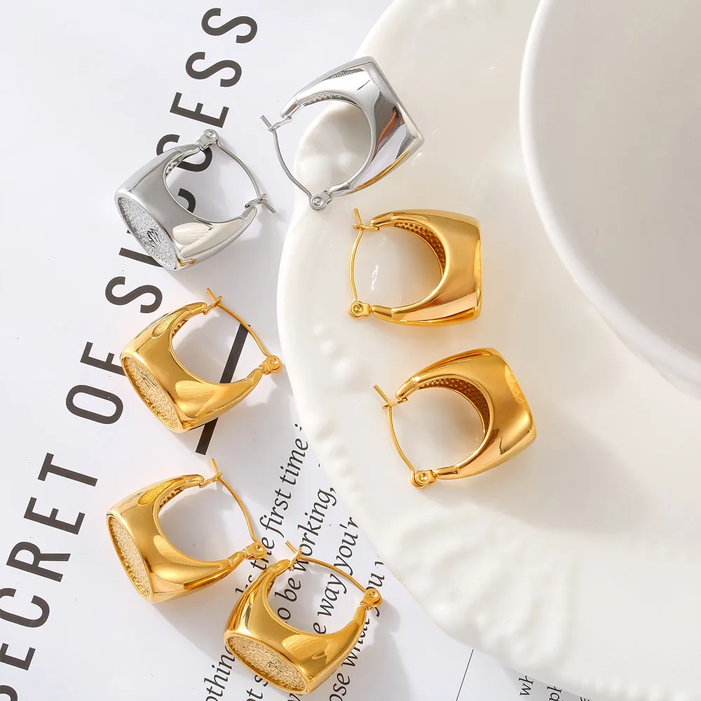1 Pair Princess Preppy Style Artistic Geometric Plating Titanium Steel 18K Gold Plated Earrings display picture 1