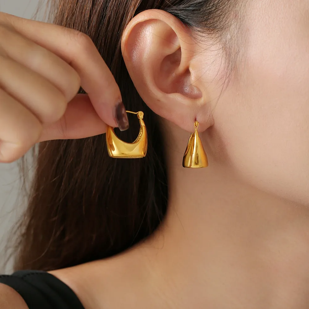 1 Pair Princess Preppy Style Artistic Geometric Plating Titanium Steel 18K Gold Plated Earrings display picture 3