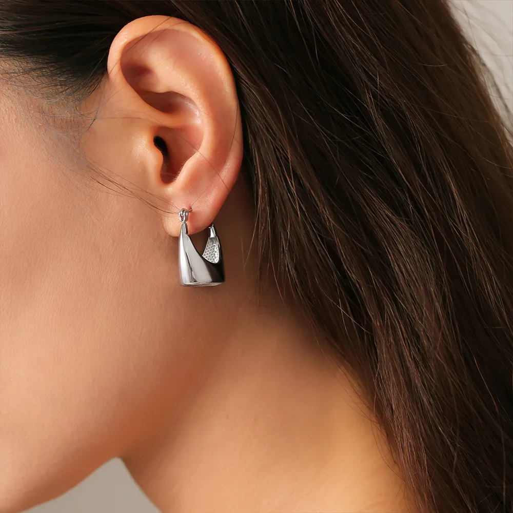 1 Pair Princess Preppy Style Artistic Geometric Plating Titanium Steel 18K Gold Plated Earrings display picture 9