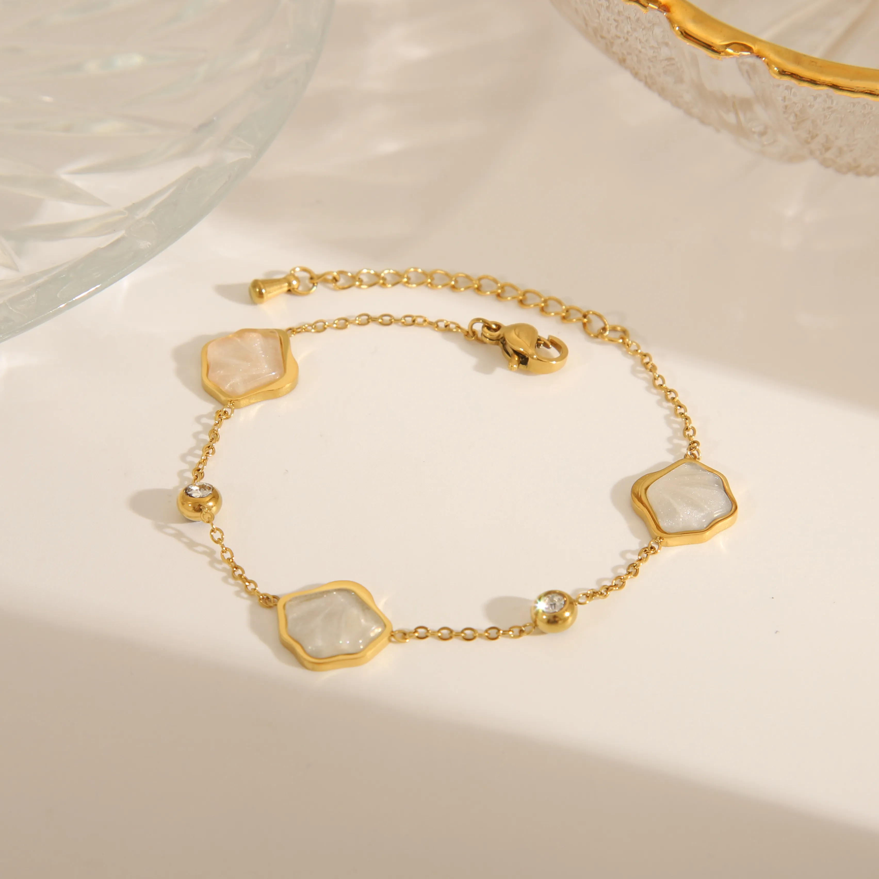 Wholesale Jewelry IG Style French Style Romantic Heart Shape Shell 304 Stainless Steel Acrylic 18K Gold Plated Bracelets Necklace display picture 2