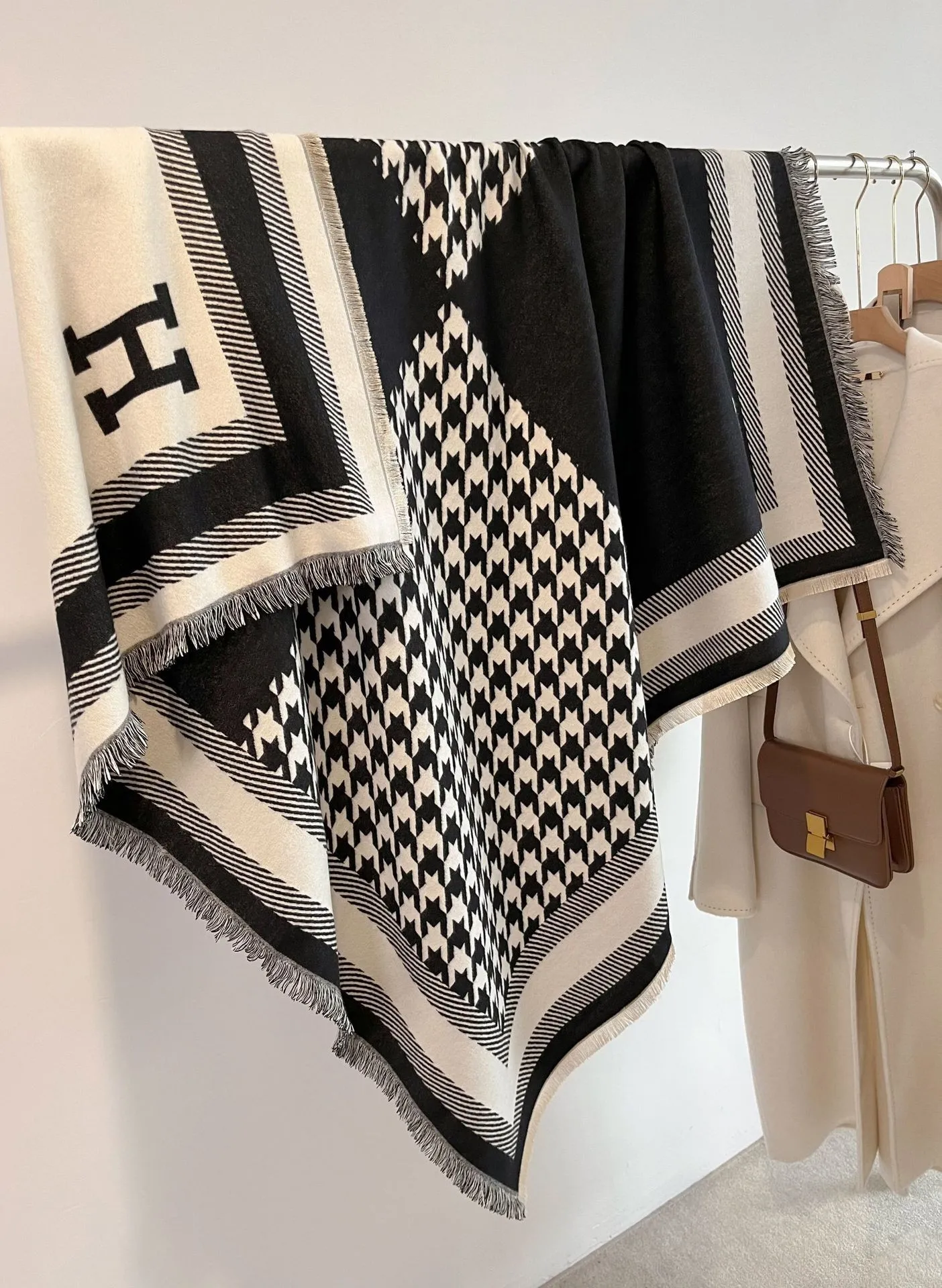 Women's IG Style Classic Style Printing Color Block Imitation Cashmere Polyester Scarf display picture 11