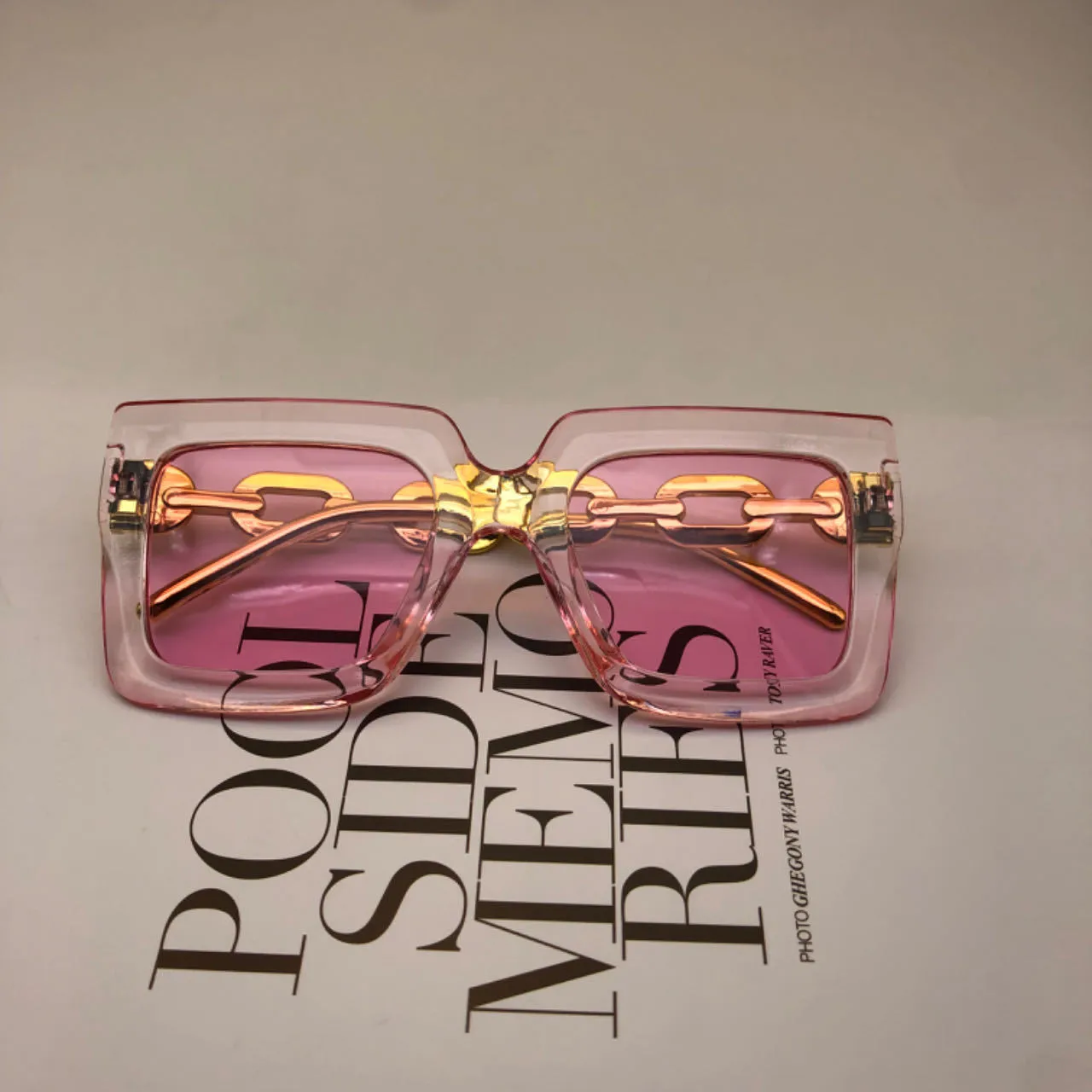 Square Chain High-end Sunglasses  New  Trend Large Frame Street Photo Glasses Frame Personality Women display picture 3