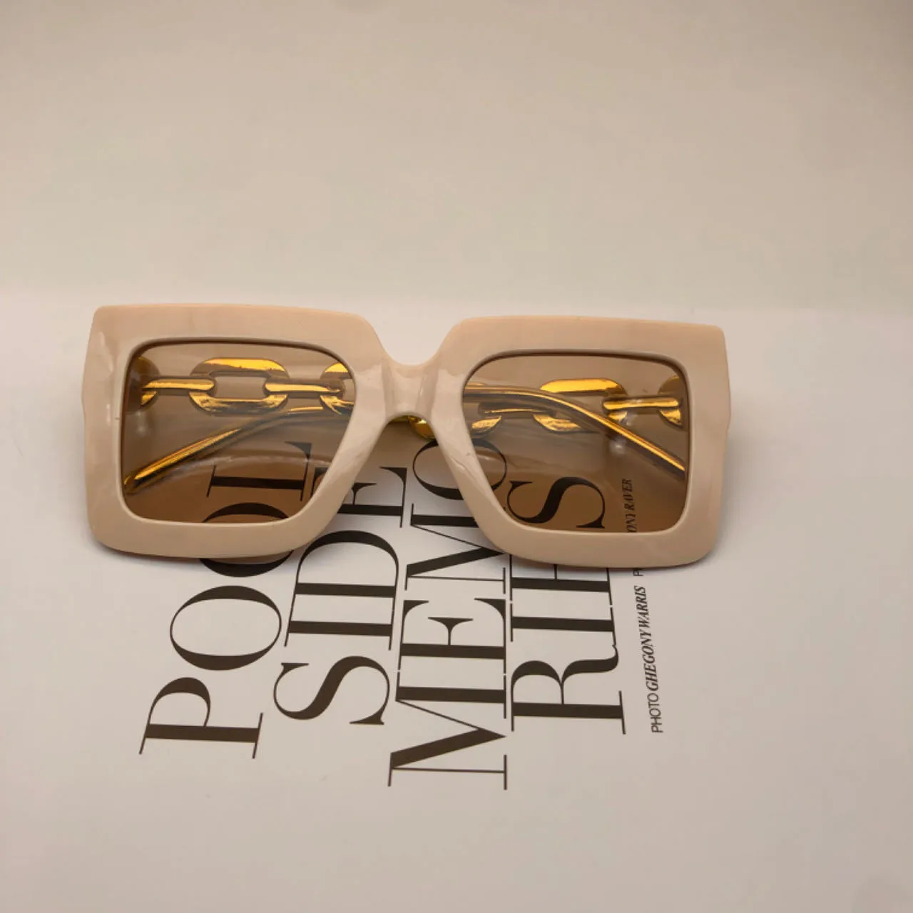 Square Chain High-end Sunglasses  New  Trend Large Frame Street Photo Glasses Frame Personality Women display picture 8
