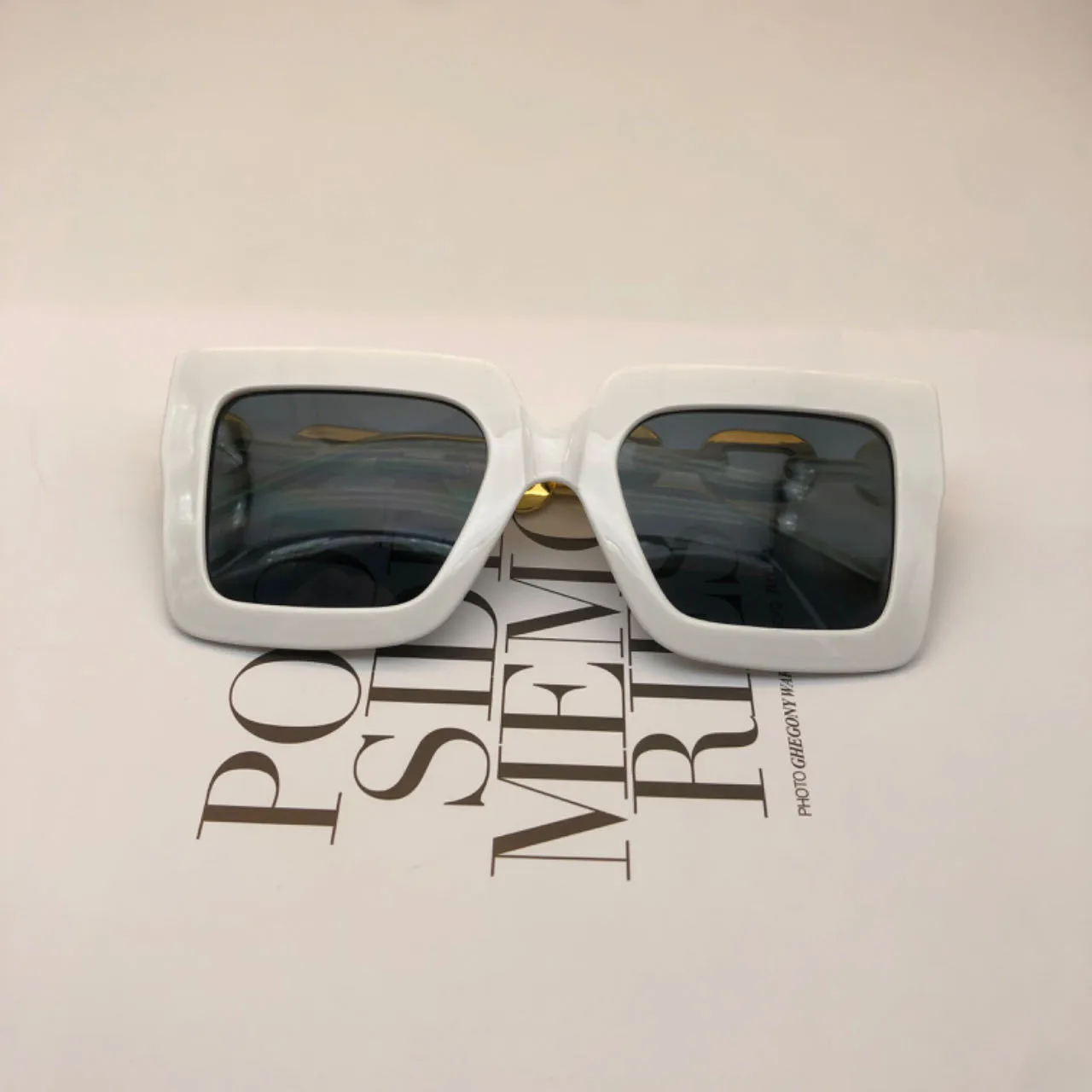 Square Chain High-end Sunglasses  New  Trend Large Frame Street Photo Glasses Frame Personality Women display picture 9