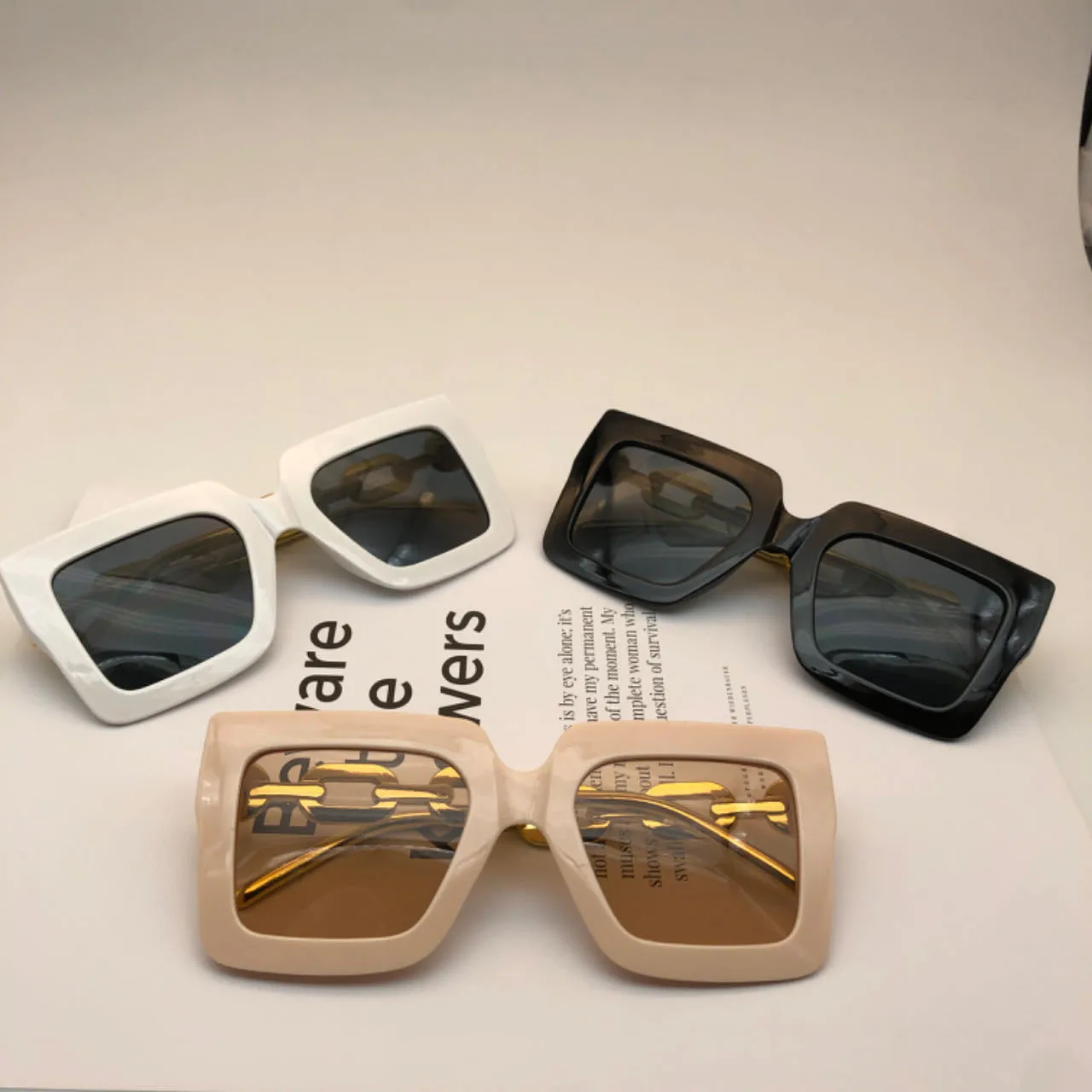 Square Chain High-end Sunglasses  New  Trend Large Frame Street Photo Glasses Frame Personality Women display picture 11