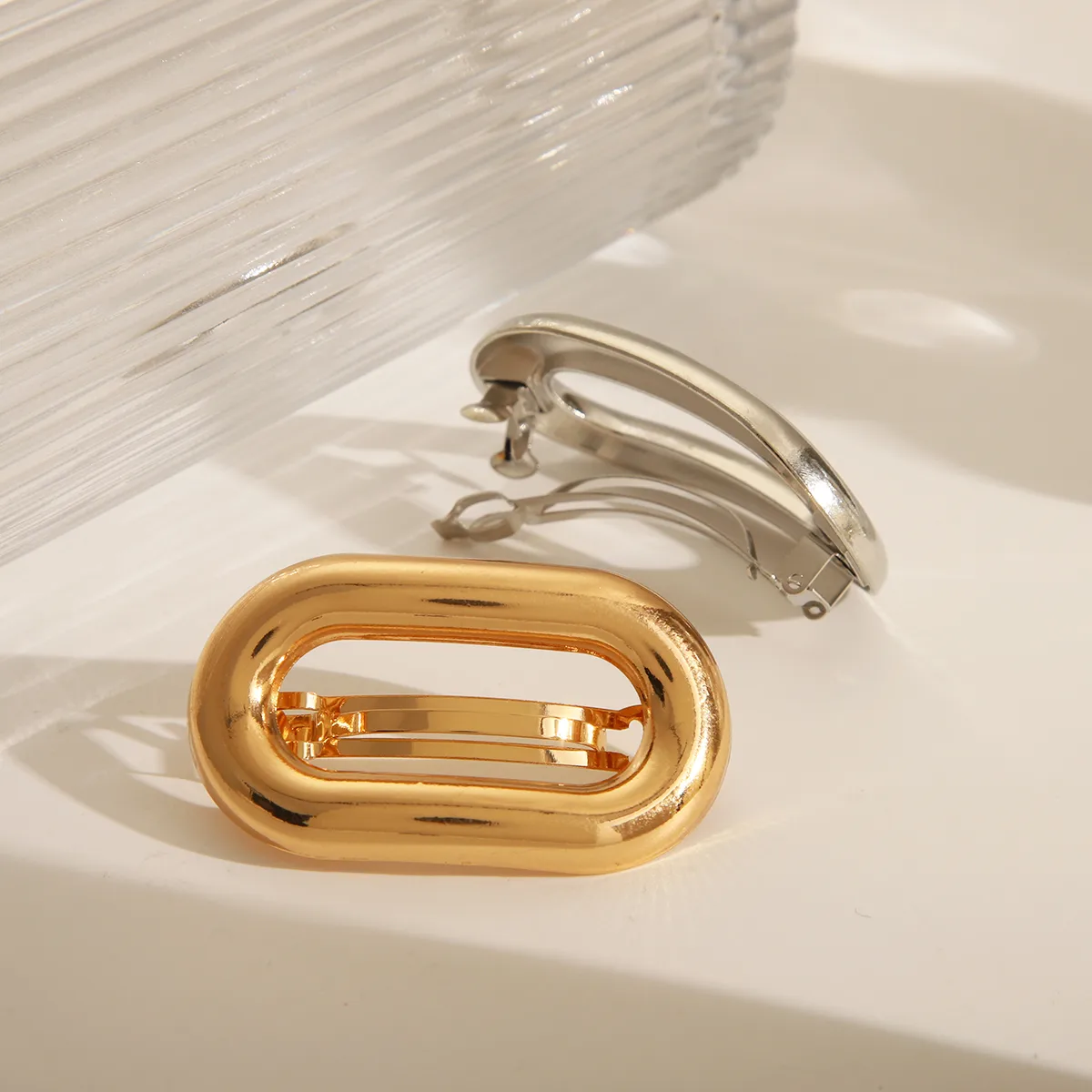 Women's Cute Basic Solid Color Alloy Hair Clip display picture 3