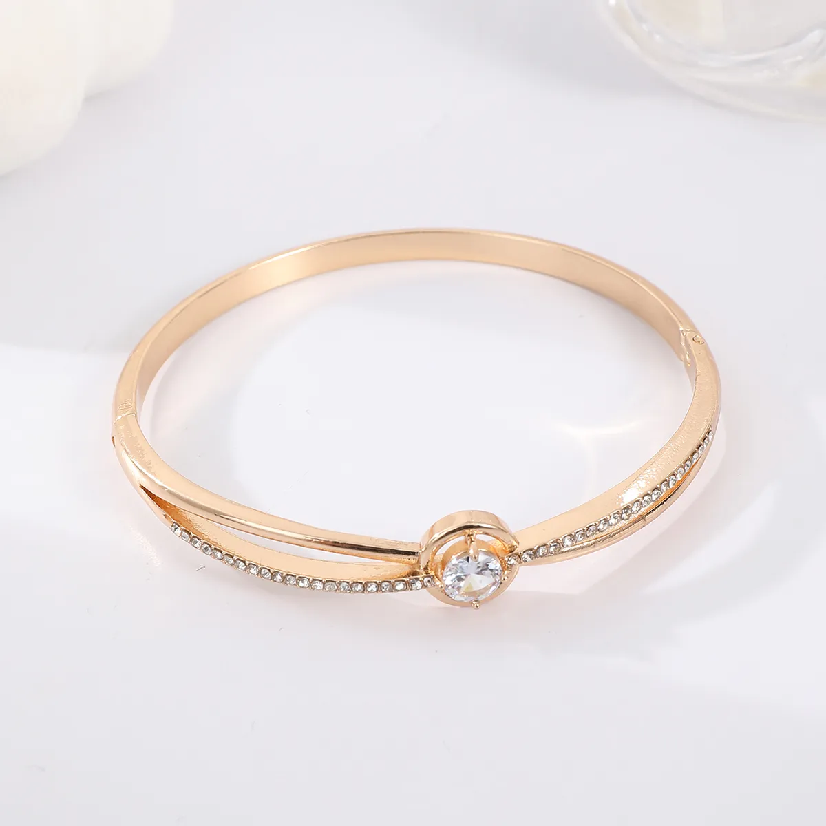 Alloy Gold-Plated Diamond-Embedded Fashion All-Match Extravagant Bracelets display picture 3