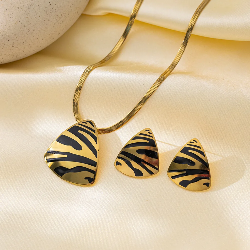 New Product Best-Selling European And American Triangle Zebra Texture Exquisite Fashion Plated 18K Gold Titanium Steel Necklace Two-Piece Earrings Set display picture 1