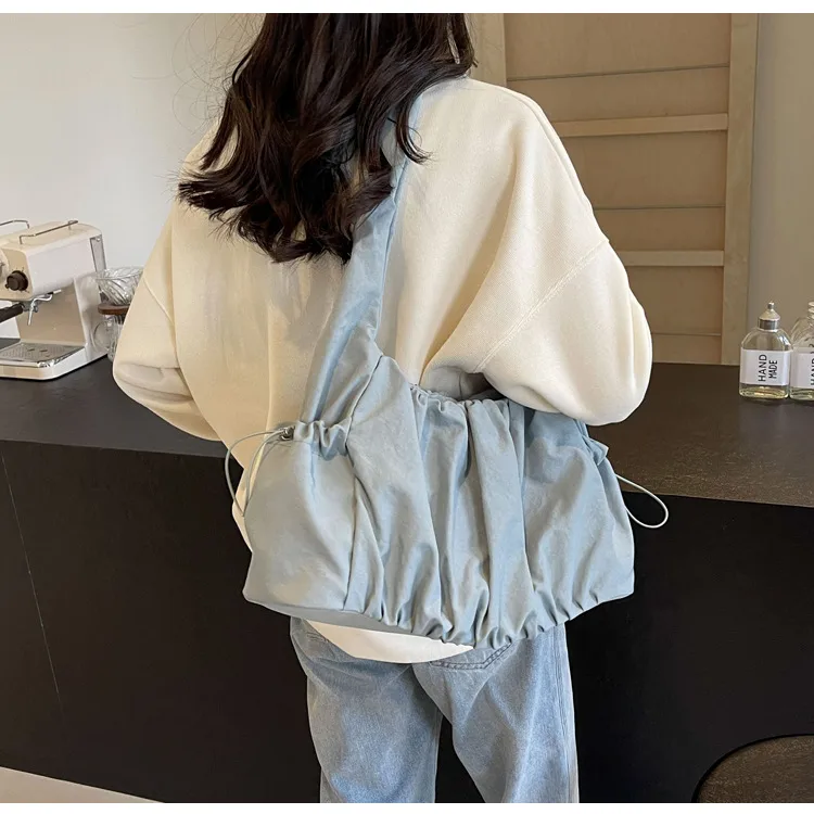 Women's Medium Canvas Solid Color Vintage Style Classic Style Square Zipper Shoulder Bag display picture 2
