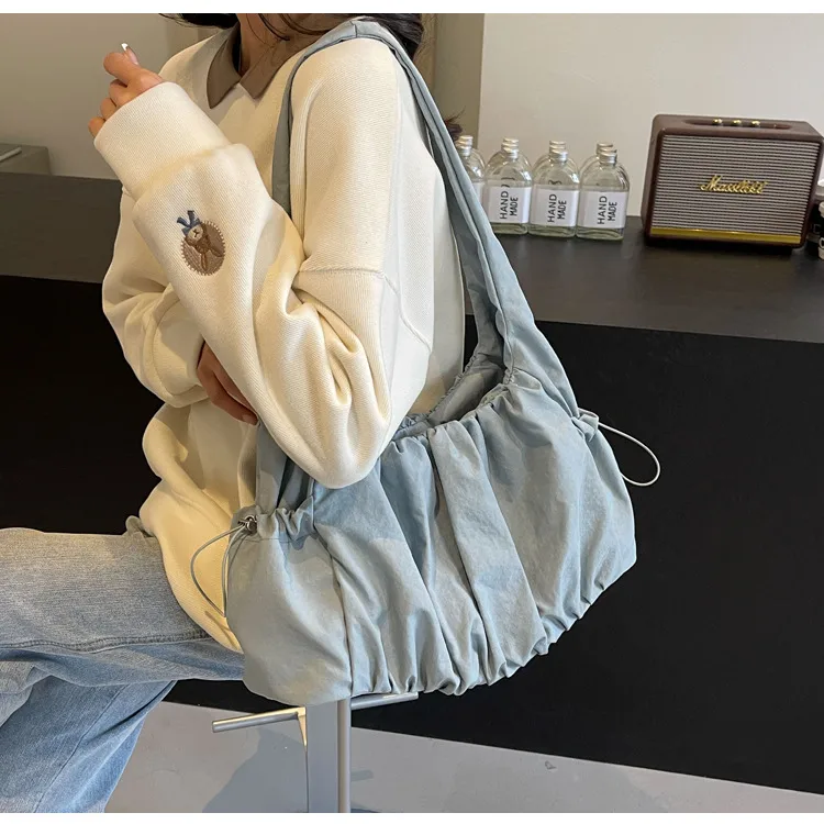 Women's Medium Canvas Solid Color Vintage Style Classic Style Square Zipper Shoulder Bag display picture 3