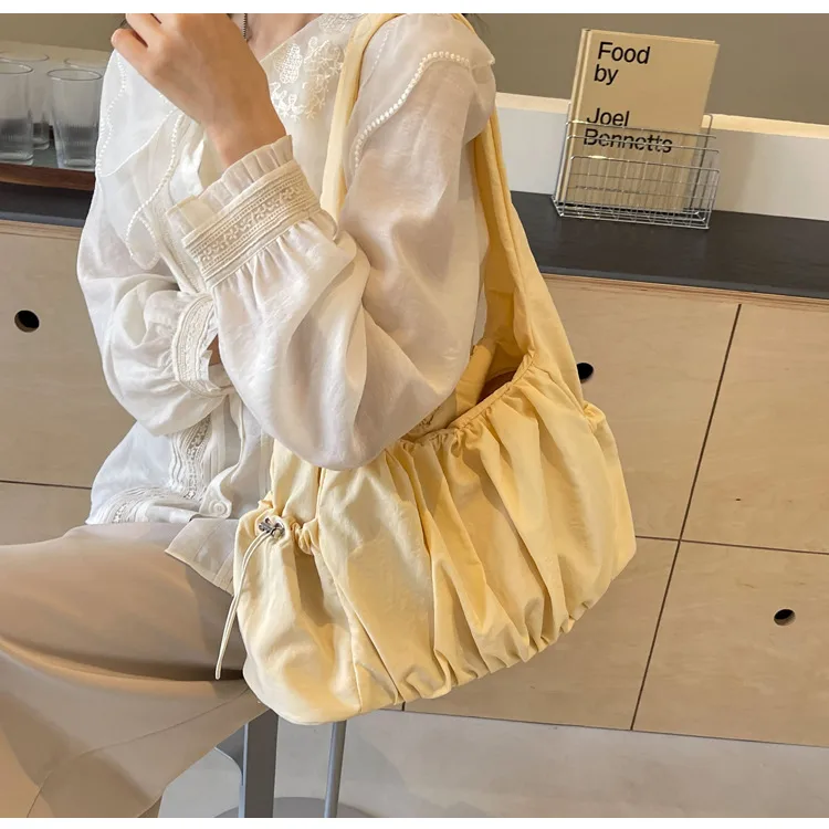 Women's Medium Canvas Solid Color Vintage Style Classic Style Square Zipper Shoulder Bag display picture 9