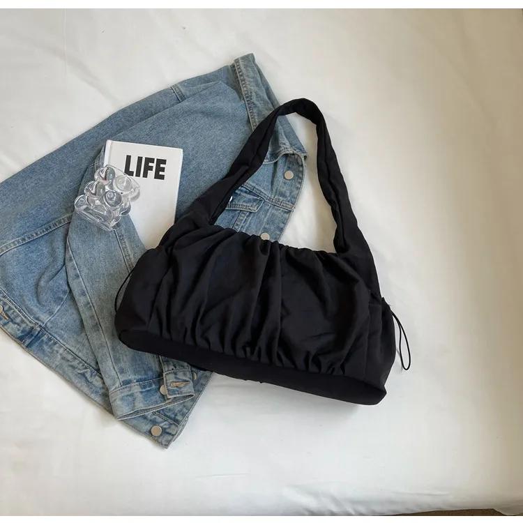 Women's Medium Canvas Solid Color Vintage Style Classic Style Square Zipper Shoulder Bag display picture 16