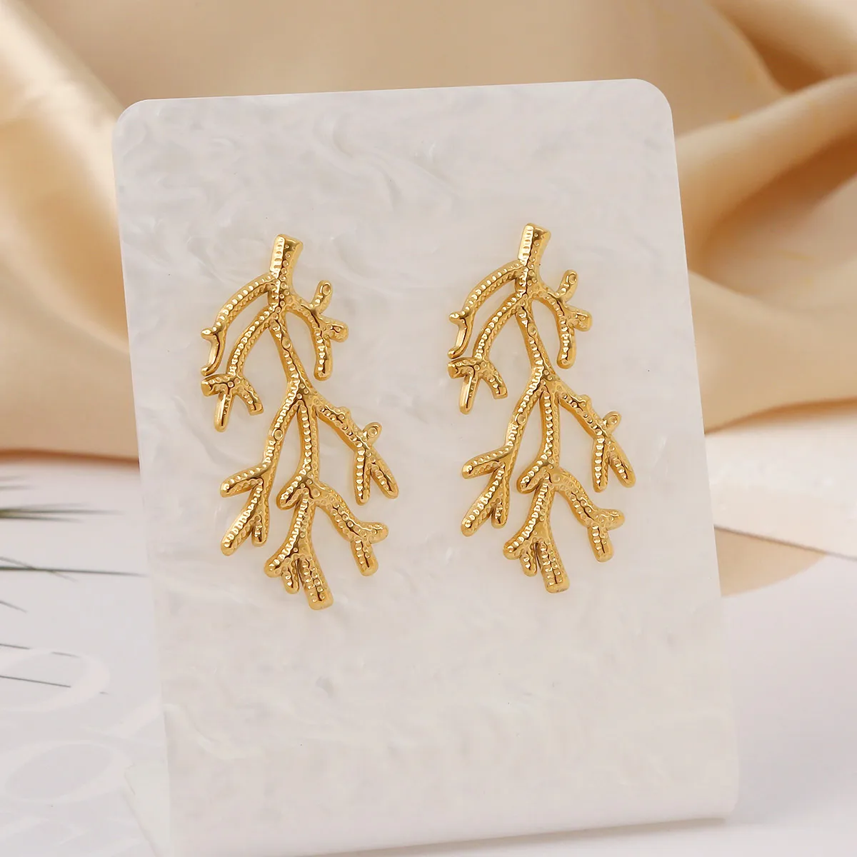 Europe And America Cross Border Hot Sale Seaweed-Shaped Fashionable All-Match Stainless Steel Earrings Female Furnace Vacuum Vapor Plating 18K Gold Earrings Earrings display picture 4