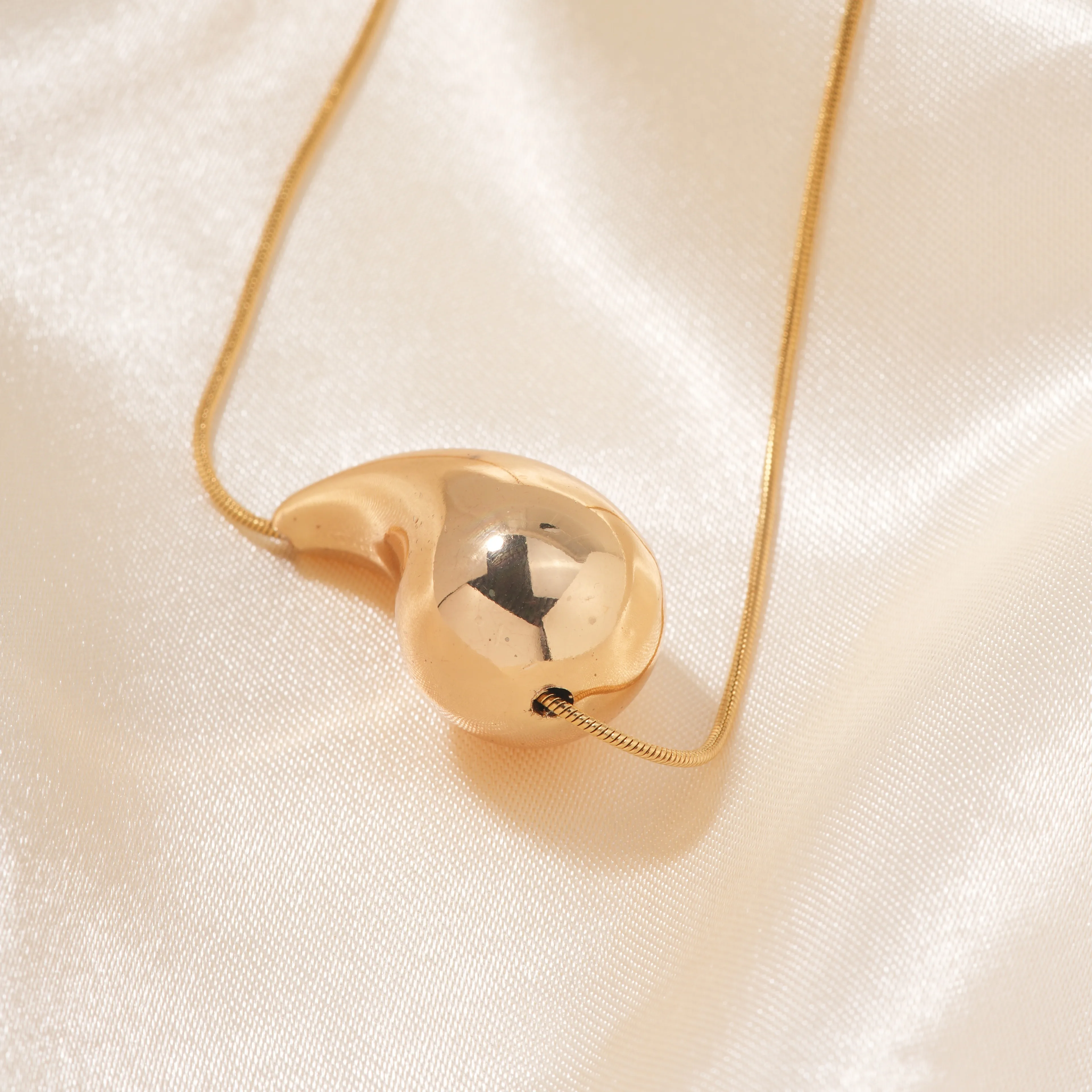 Modern Style Classic Style Water Droplets 304 Stainless Steel Plating K Gold Plated Women's Pendant Necklace display picture 2