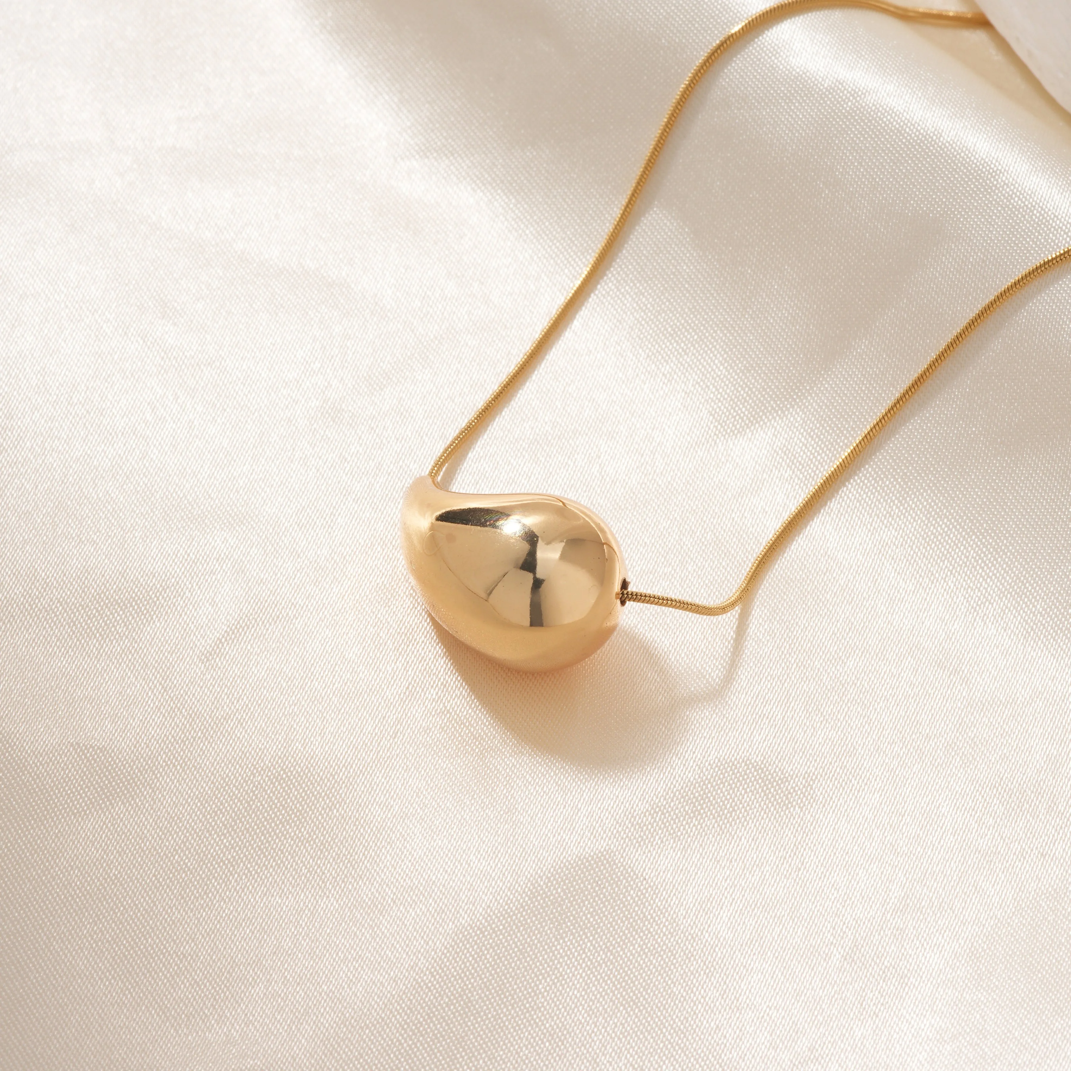 Modern Style Classic Style Water Droplets 304 Stainless Steel Plating K Gold Plated Women's Pendant Necklace display picture 1
