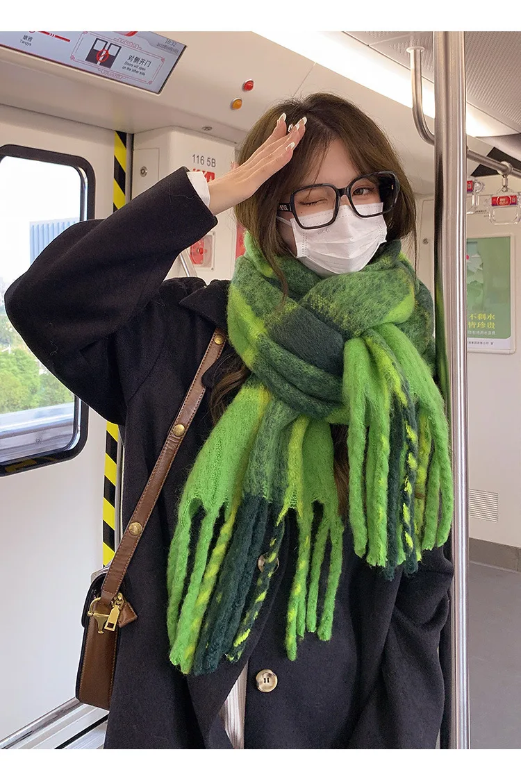 Green Big Mao Plaid Scarf Women's Autumn And Winter Korean Style Japanese Style  Thickened Warm Atmosphere  Fashionable Scarf display picture 1