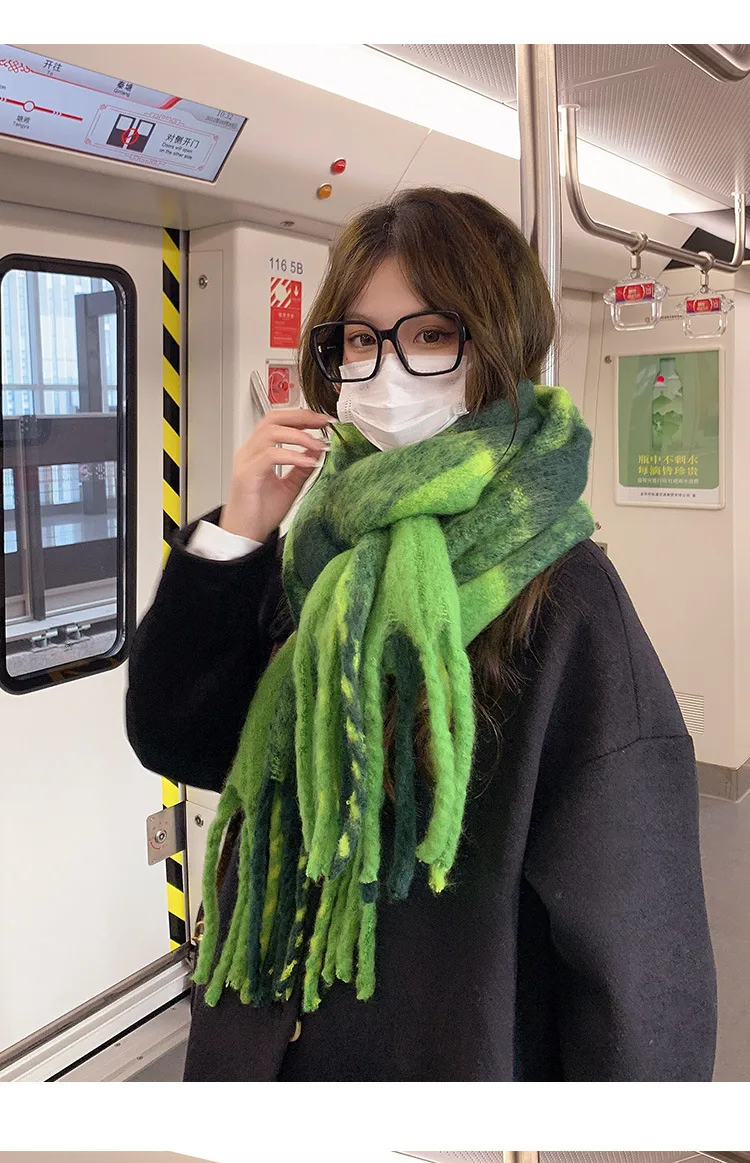 Green Big Mao Plaid Scarf Women's Autumn And Winter Korean Style Japanese Style  Thickened Warm Atmosphere  Fashionable Scarf display picture 2