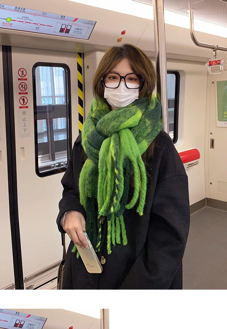 Green Big Mao Plaid Scarf Women's Autumn And Winter Korean Style Japanese Style  Thickened Warm Atmosphere  Fashionable Scarf display picture 3