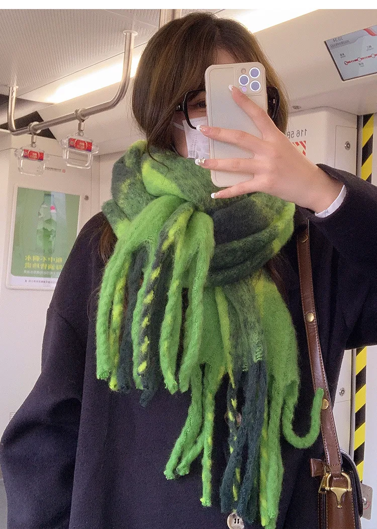 Green Big Mao Plaid Scarf Women's Autumn And Winter Korean Style Japanese Style  Thickened Warm Atmosphere  Fashionable Scarf display picture 4
