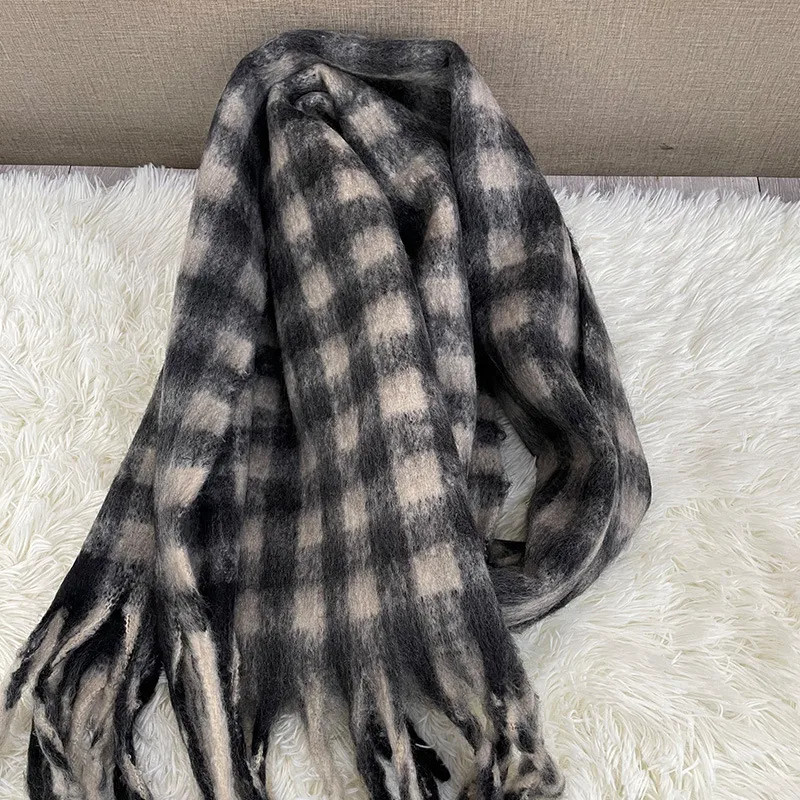 Korean Style Versatile Student Shawl Warm Scarf Simple Versatile Men's And Women's Autumn And Winter High-end Sense Plaid Scarf display picture 6