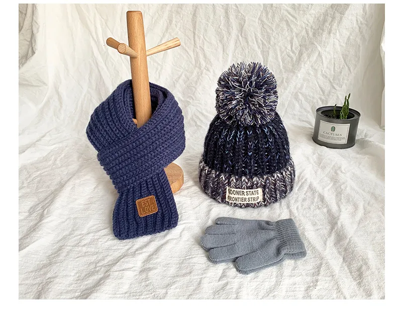 Children's Hat Scarf Autumn And Winter Baby Warm Fleece-lined Hat Gloves Three-piece Set Boys And Girls Knitted Hat Trendy display picture 4