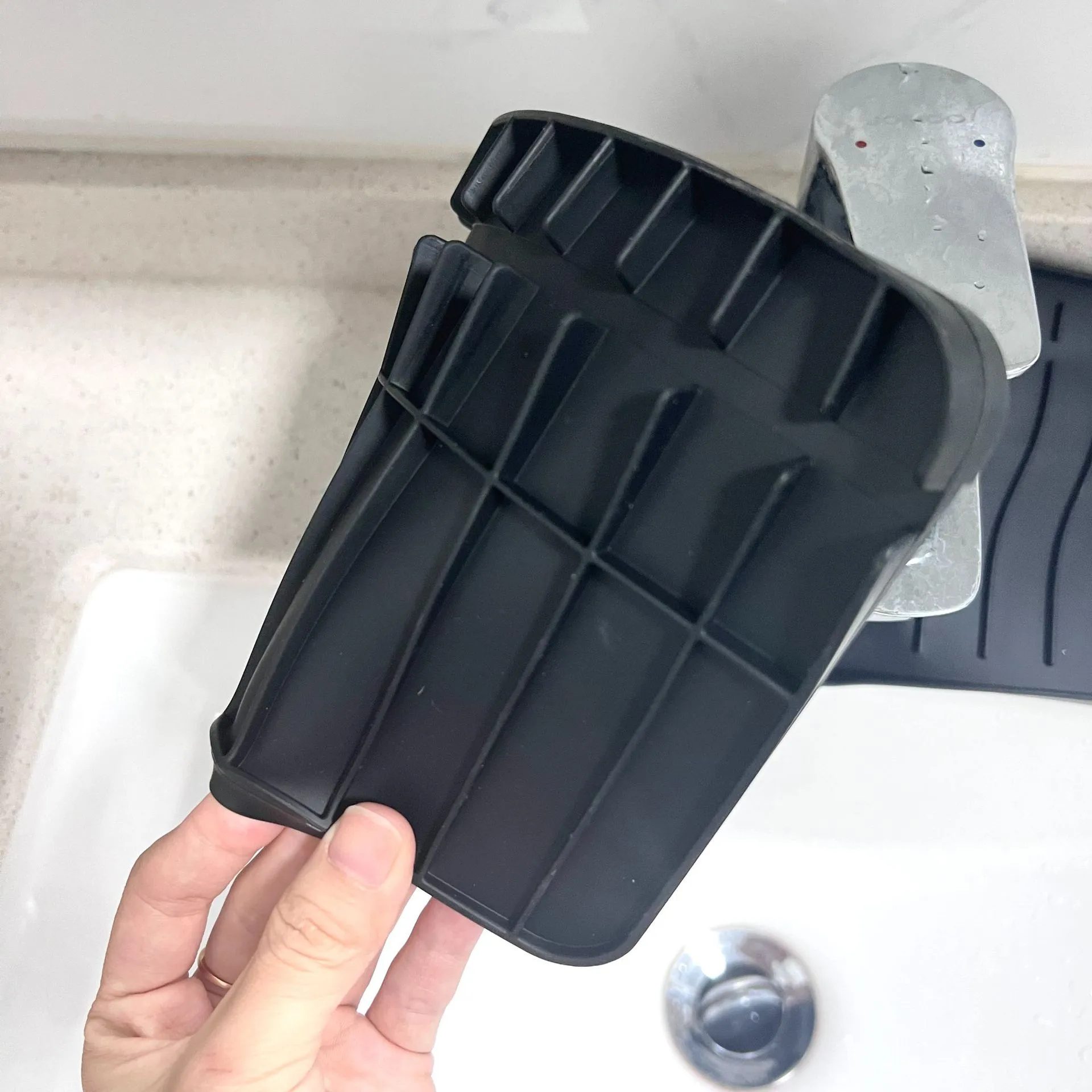 Direct Food Grade Silicone Draining Mat Kitchen Bathroom Faucet Splash-proof Sink Mat Long Foldable display picture 6