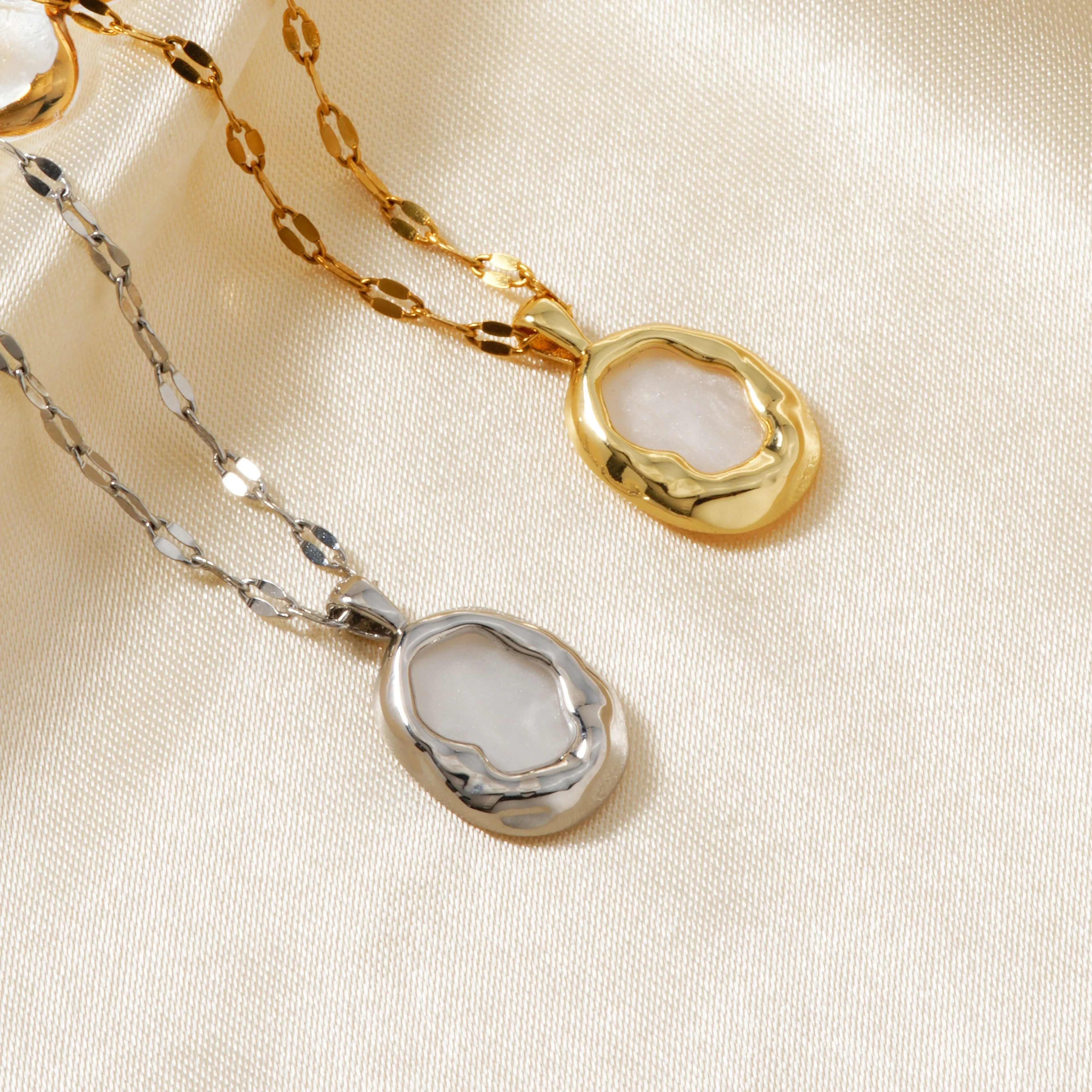 Elegant Simple Style Classic Style Round 304 Stainless Steel Copper Zircon K Gold Plated Rhodium Plated Women's Pendant Necklace display picture 2
