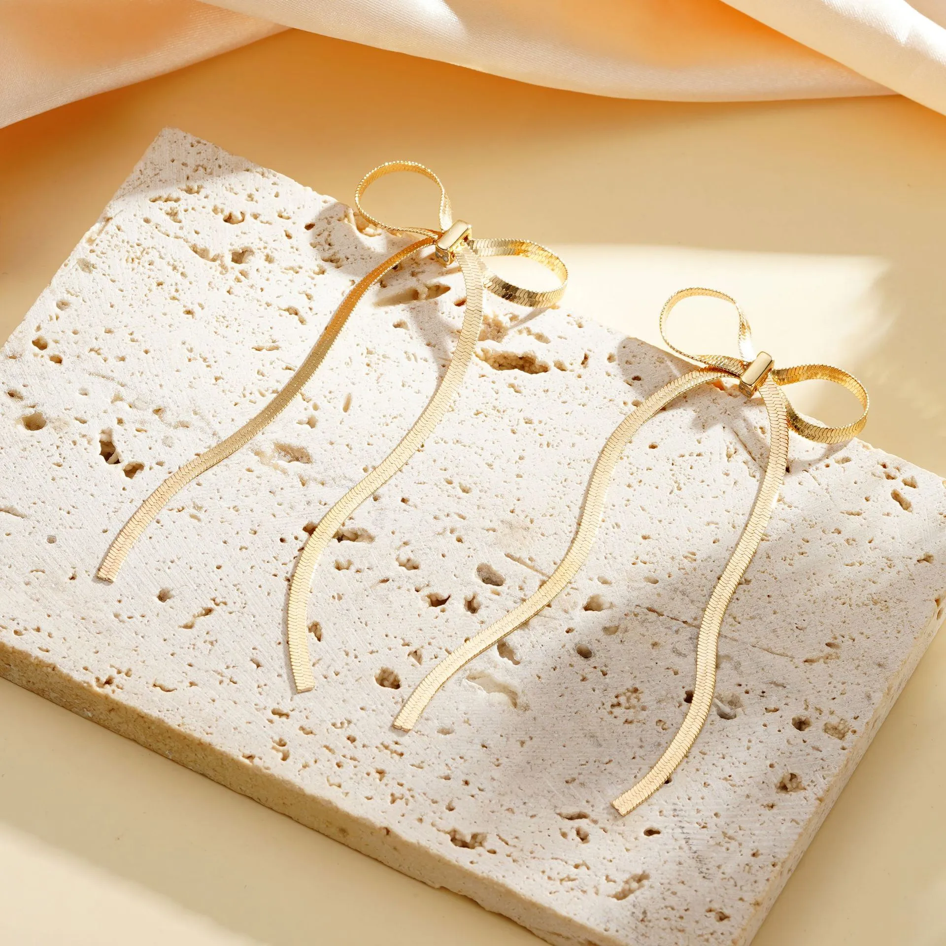 Women's Bow Earrings  Lightweight Anti-allergy Simple Butterfly Fashion Elegant Women's Long Tassel Chain Earrings display picture 2