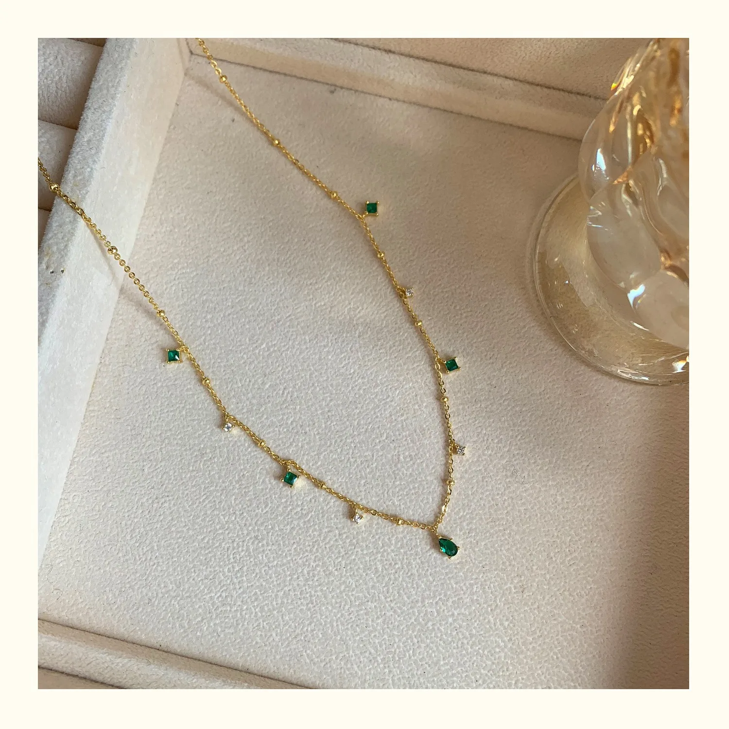 Exquisite Retro Emerald Neck Simple Elegant S925 Sterling Silver Gold Plated Clavicle Chain Niche Design Necklace For Women display picture 1