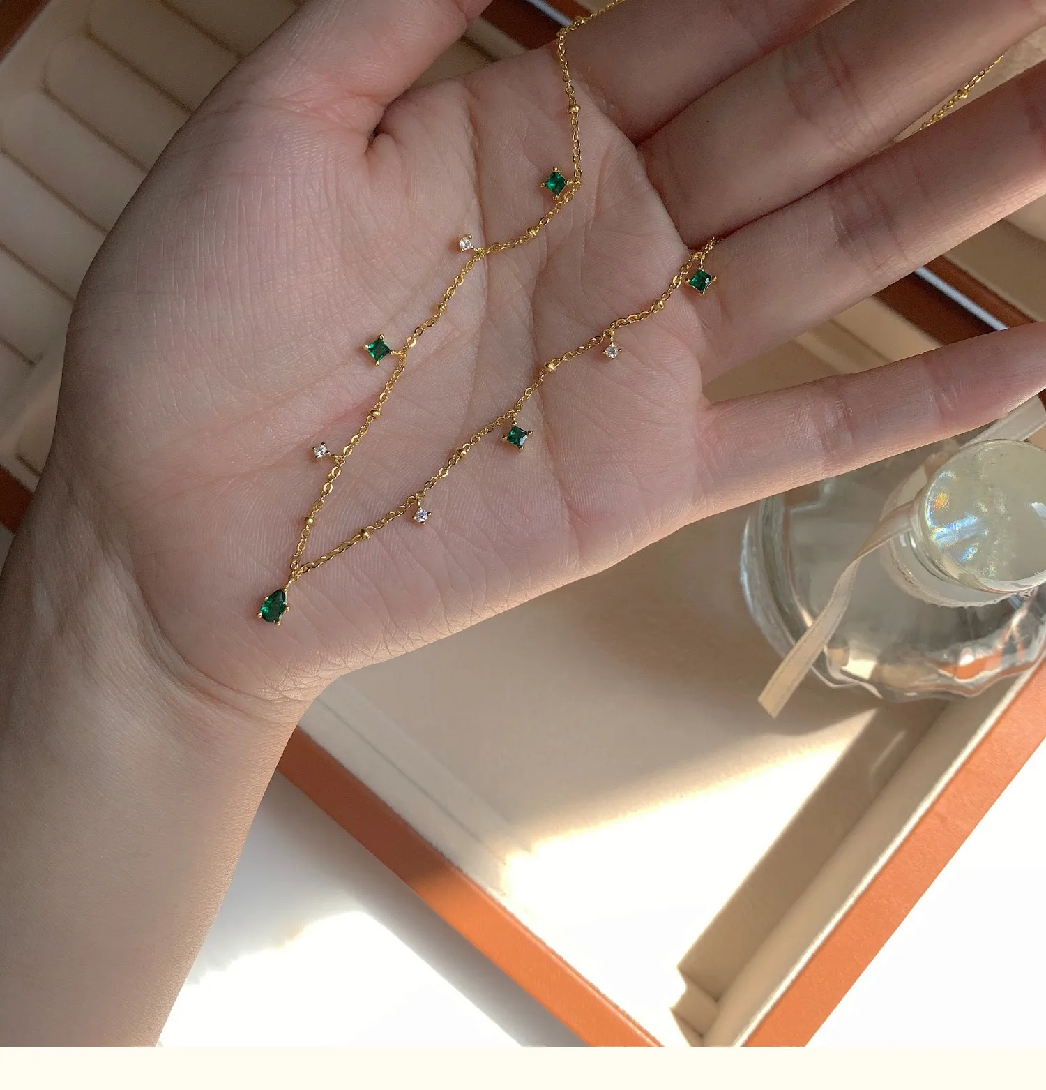 Exquisite Retro Emerald Neck Simple Elegant S925 Sterling Silver Gold Plated Clavicle Chain Niche Design Necklace For Women display picture 6