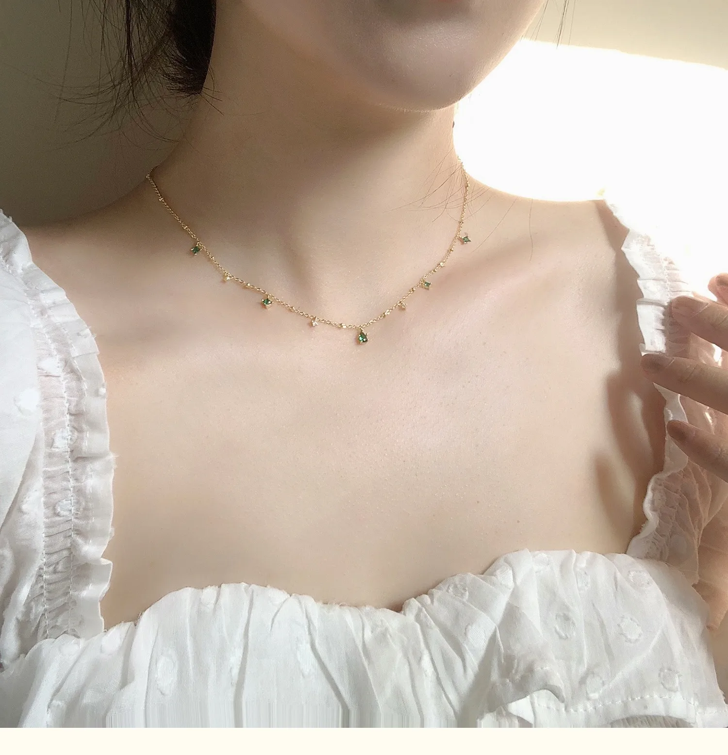 Exquisite Retro Emerald Neck Simple Elegant S925 Sterling Silver Gold Plated Clavicle Chain Niche Design Necklace For Women display picture 10